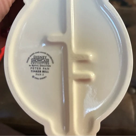 Royal Doulton Disney Showcase
PAN2 "PETER PAN / TINKER BELL" - Picture 7 of 9